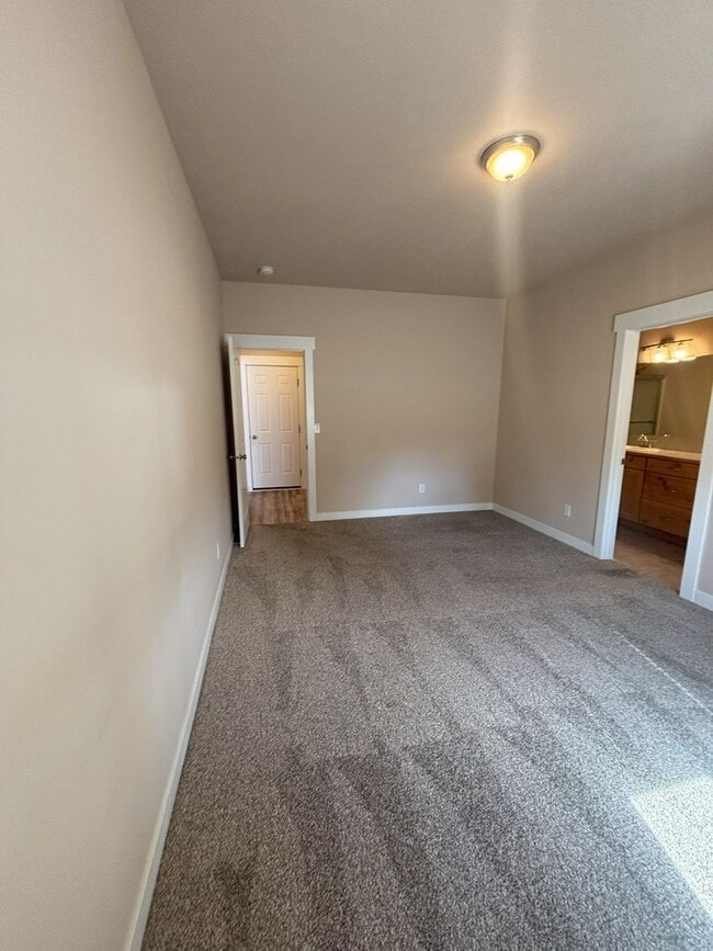 Building Photo - Beautifully Maintained 3-Bed, 2-Bath Home ...