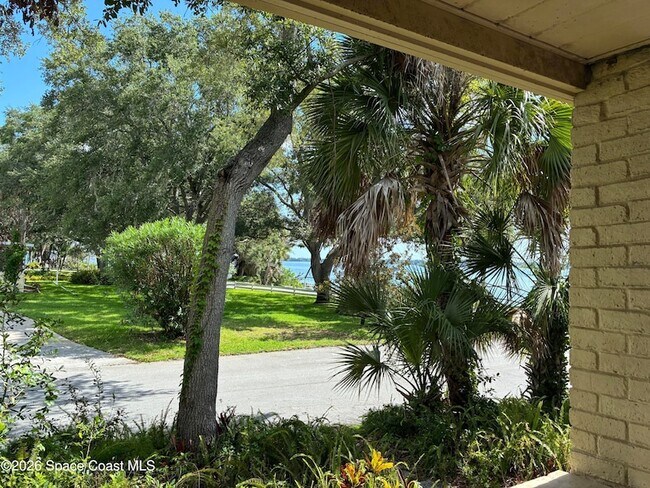 Building Photo - 803 Rockledge Dr