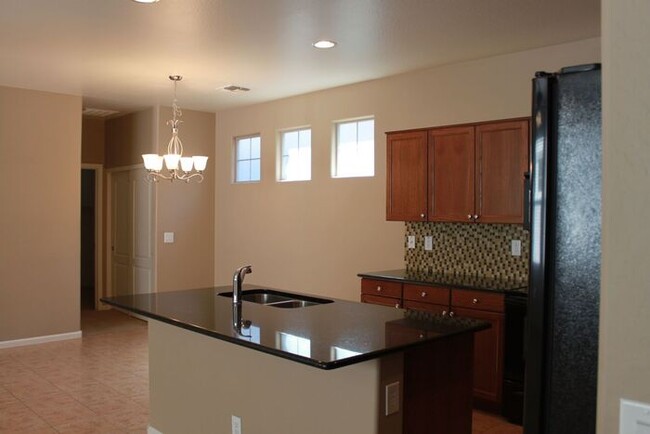 Building Photo - Great Gilbert Location!