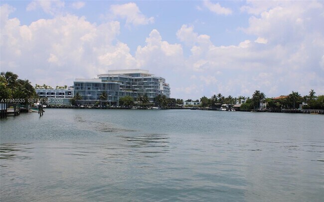 Building Photo - 4710 Pine Tree Dr