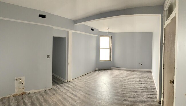 Building Photo - 6036 S Eberhart Ave