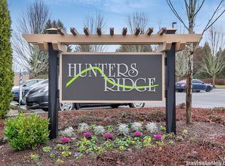 Building Photo - Beautiful 1BR Condo in Desirable Hunter's ...