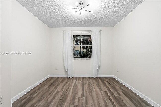 Building Photo - 17150 N Bay Rd