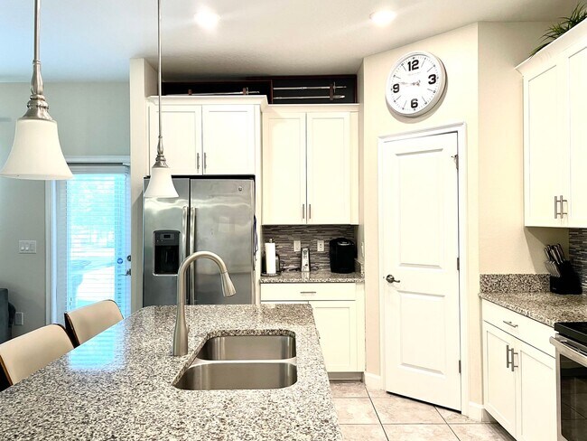 Building Photo - Available Move In 06/01! - Beautiful 3 Bed...