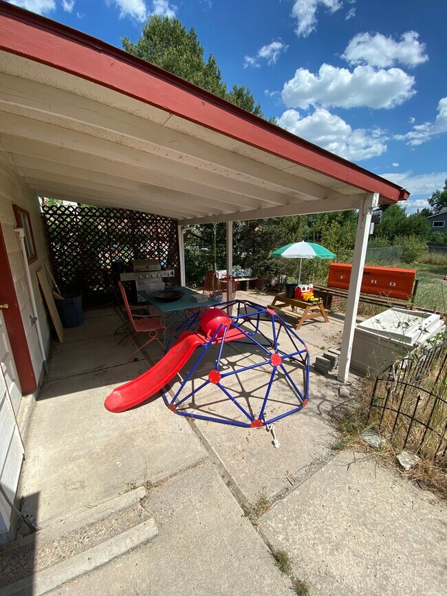 Building Photo - 214 Douglas Fir Ave