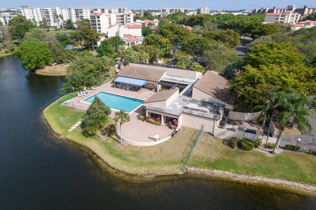 Building Photo - 2200 S Cypress Bend Dr
