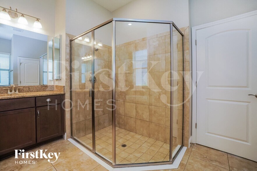 Building Photo - 12414 Drakefield Dr