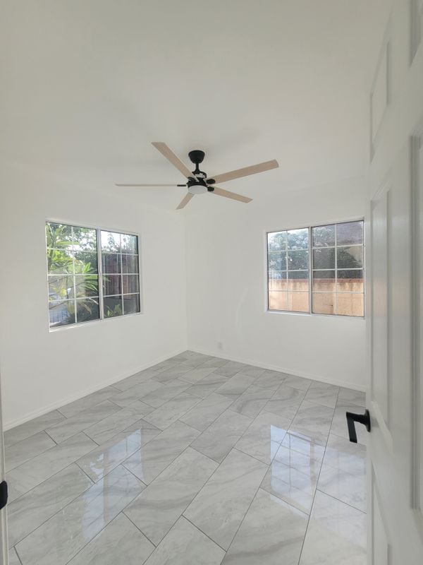 Building Photo - 10138 Arleta Ave