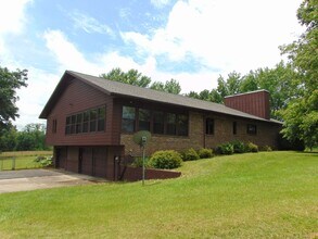 Building Photo - Amazing 3 Bed 2 Bath Country Home With Fabulous Views!