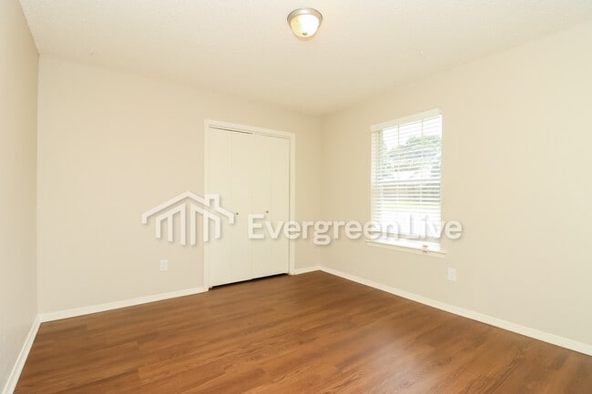 Building Photo - 2417 Meadow Vw