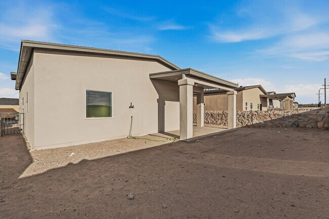 Building Photo - 212 Lydia St