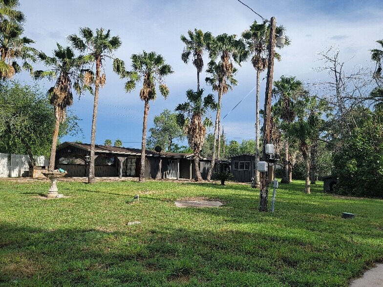 Building Photo - 1709 E Sioux Rd