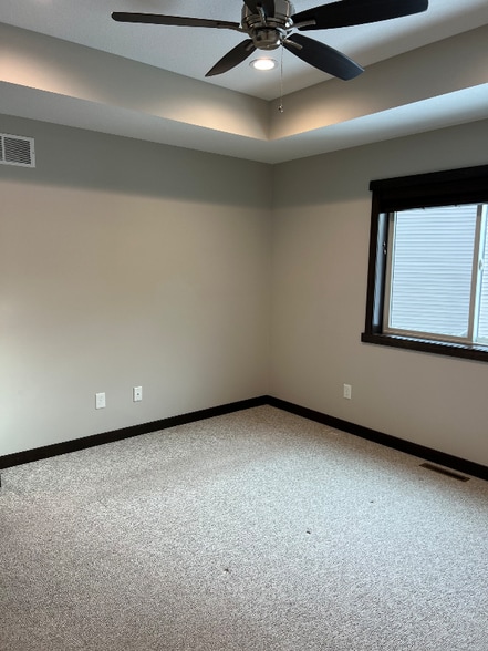 Building Photo - 622 15th Ave NE