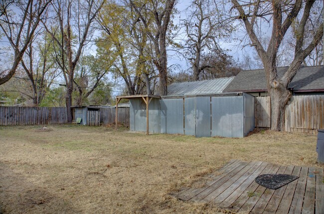 Building Photo - Recently Updated West Tulsa Home!