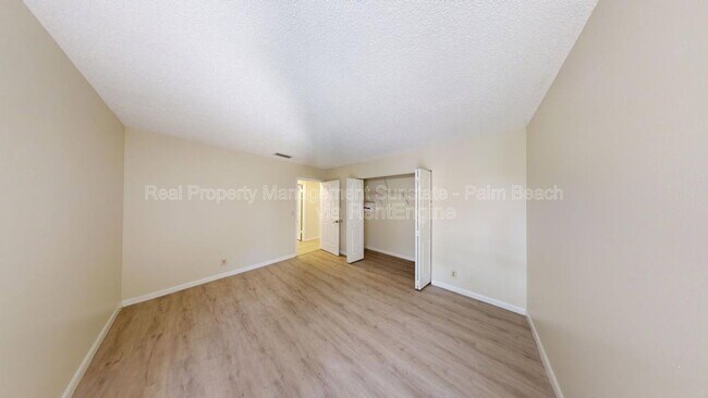 Building Photo - 3149 Kingswood Terrace