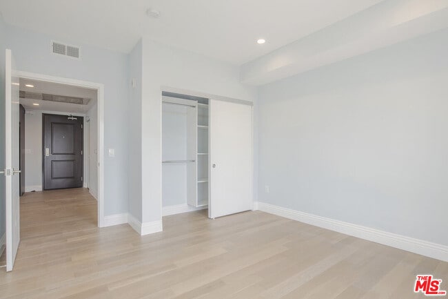 Building Photo - 2939 Leeward Ave