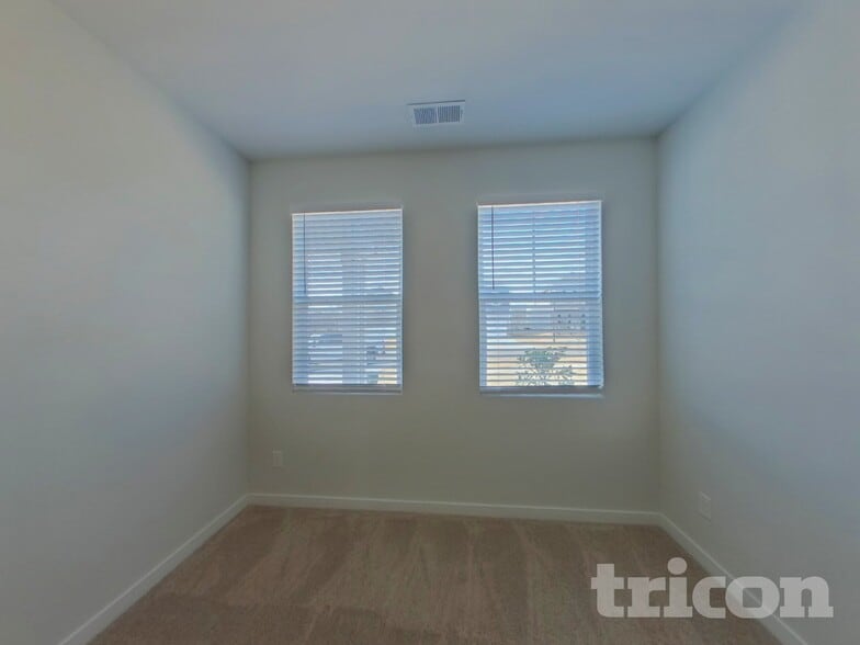 Building Photo - 2412 Appalachian Trl Dr