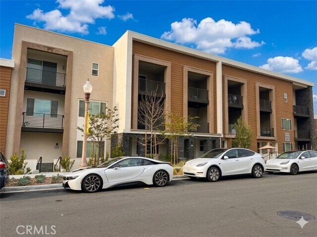 Building Photo - 211 Baluster