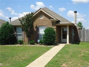 Building Photo - 8845 Jamac Ln