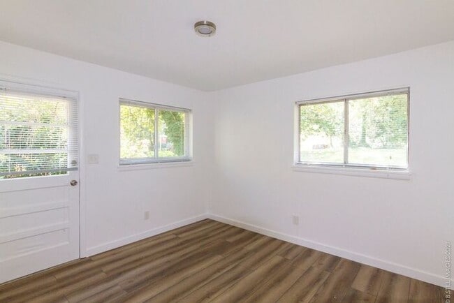 Building Photo - COMING SOON!! 3bdrm/1bath in the heart of the Oakhurst Community