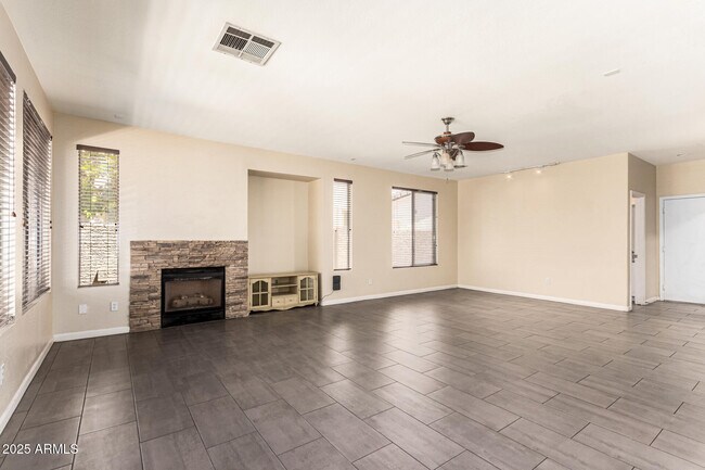 Building Photo - 6804 W Lone Cactus Dr