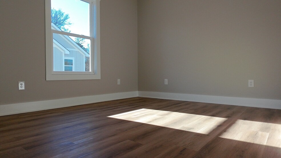 Building Photo - 231 Pine Needle Rd