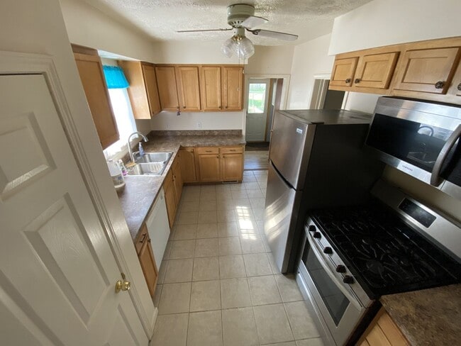 Building Photo - CENTRALLY LOCATED THREE BEDROOM HOUSE IN H...