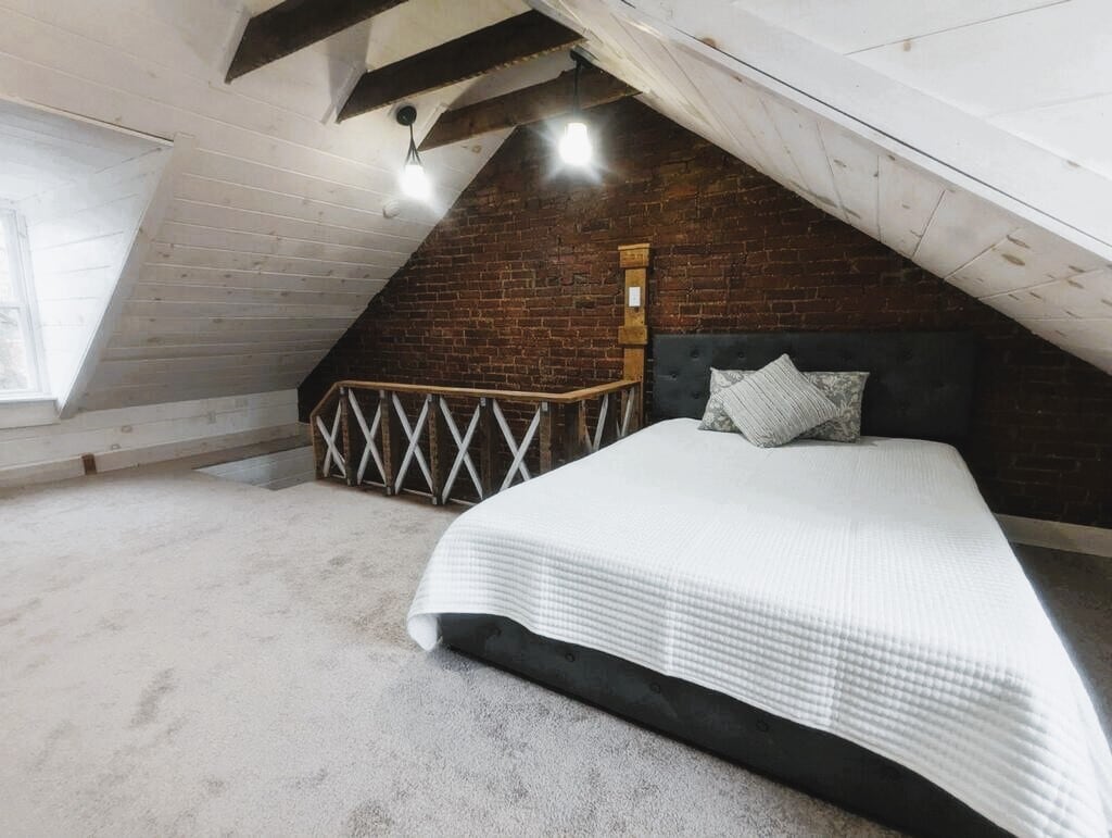 Building Photo - 121 Howard Ave