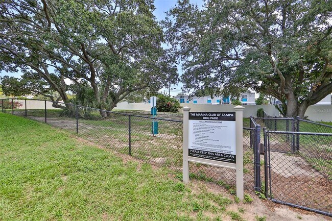 Building Photo - 2424 W Tampa Bay Blvd