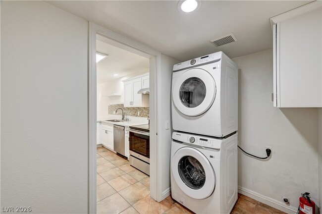 Building Photo - 1602 Coyote Run Dr