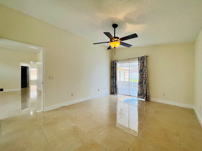 Building Photo - 3909 Yellow Finch Ln