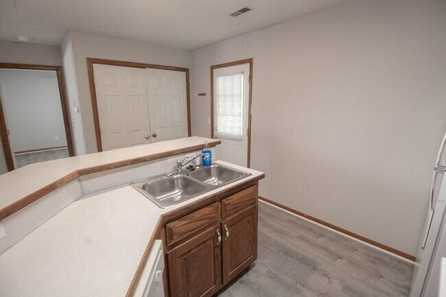 Building Photo - 1316 Valley Creek Ln