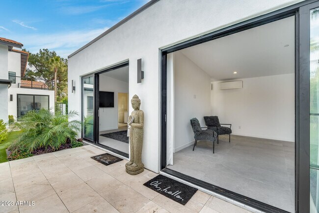 Building Photo - 8618 N Timberlane Dr