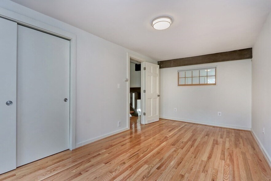 Building Photo - 12 Lilac Ct