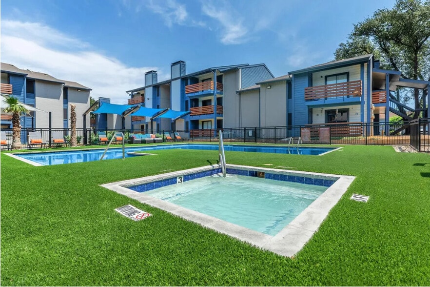 Building Photo - The Waverly Apartments