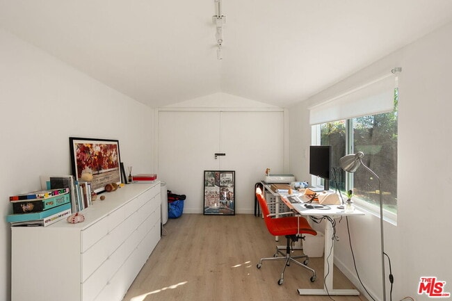 Building Photo - 2012 Linden Ave