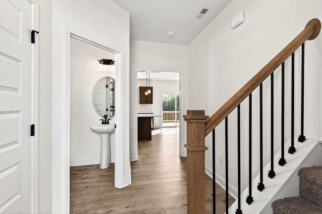 Building Photo - Modern and Charming 3-Bedroom Cul-de-Sac Home in Clayton!