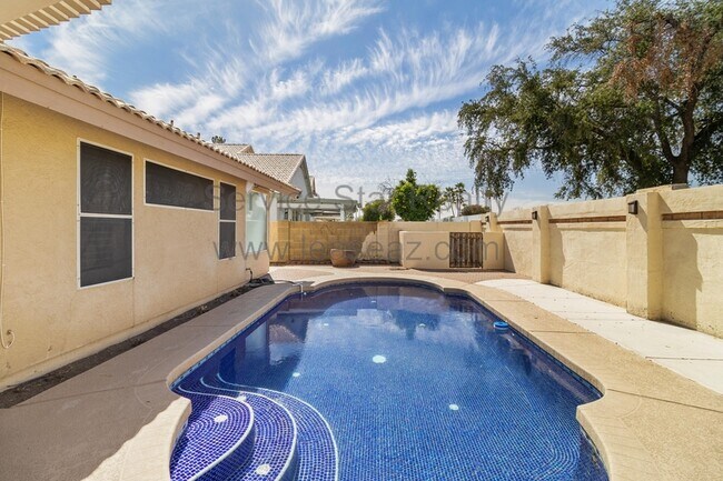 Building Photo - 3110 N 114th Dr