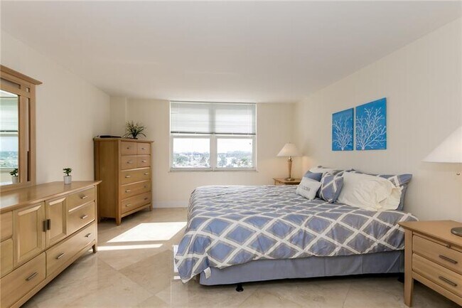 Building Photo - 1 Las Olas Cir