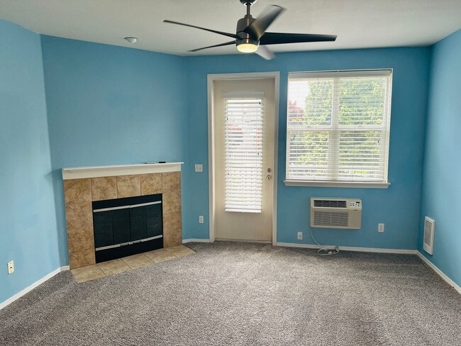 Building Photo - 1712 SE Halyard Ln