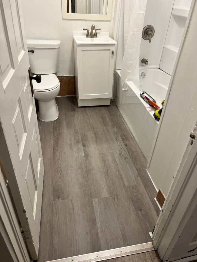 Building Photo - 617 N Appleton St