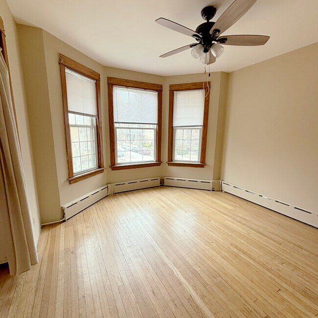 Building Photo - 2133 W Grace St