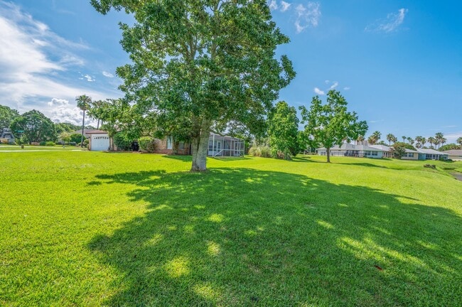 Building Photo - 437 S Shore Dr