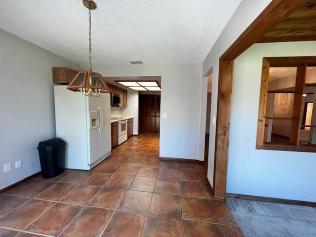 Building Photo - 320 Columbus Cir