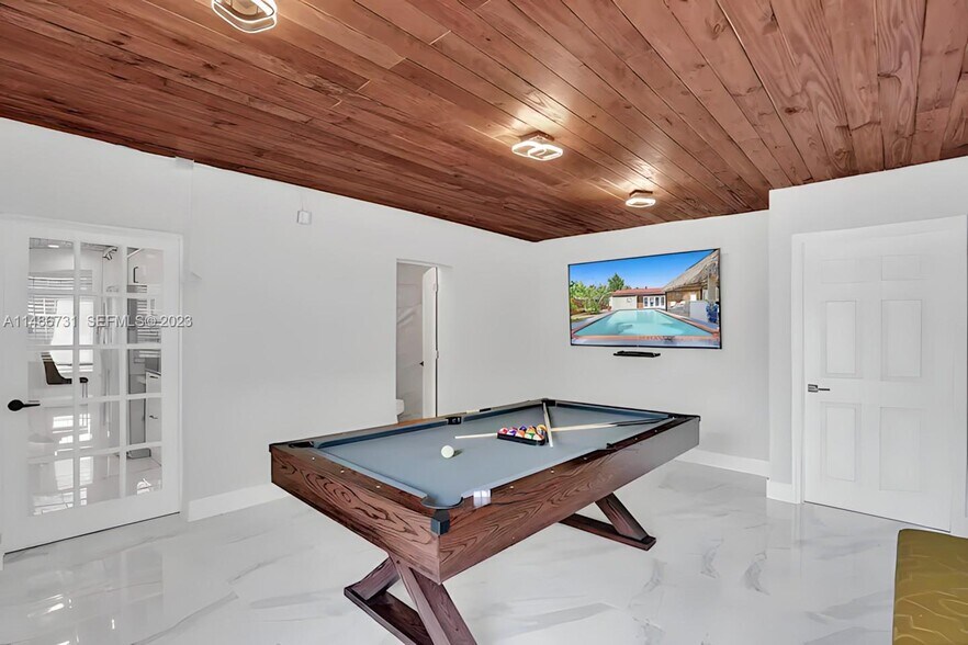 Building Photo - 247 SW 5th St