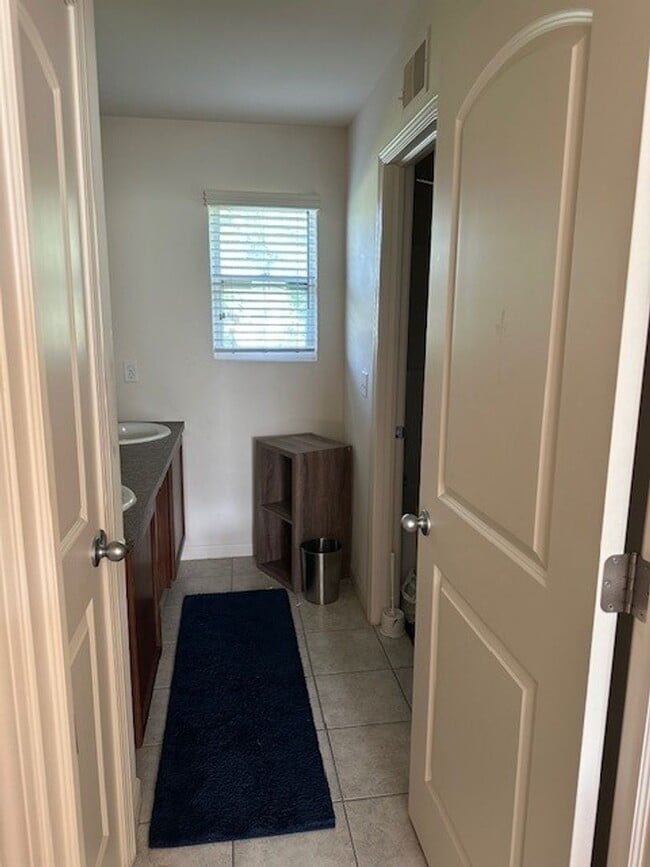 Building Photo - NEW RENTAL!