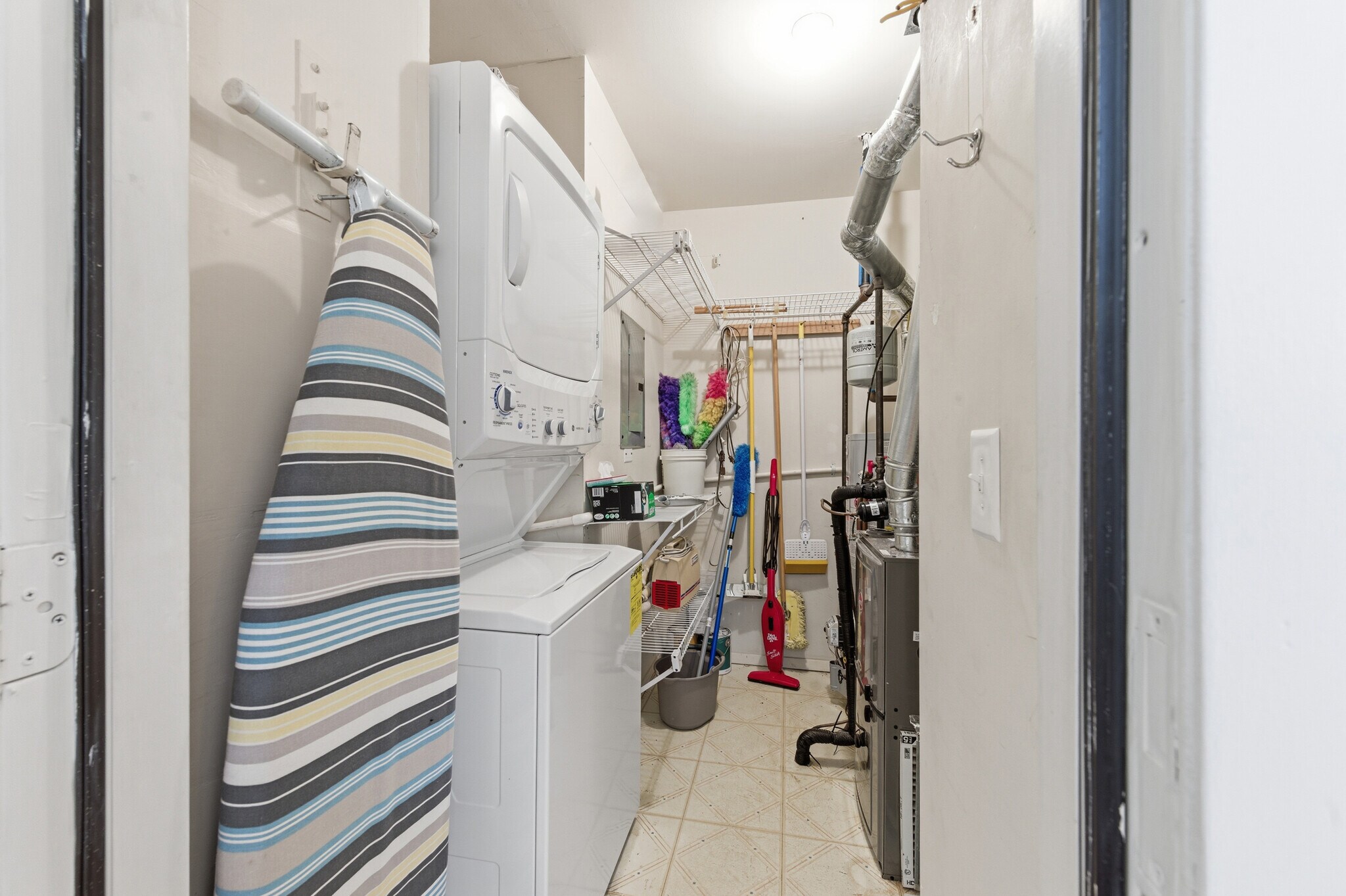 Building Photo - 763 Spring Lake Dr