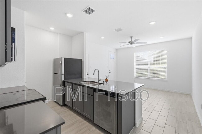 Building Photo - 8316 Catalpa Ln