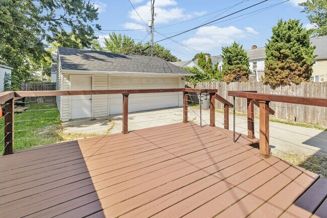 Building Photo - 1542 Craigwood Rd