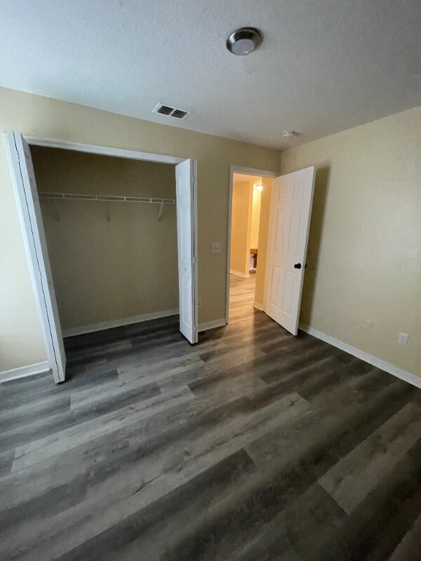 Building Photo - 2704 E 19th Ave